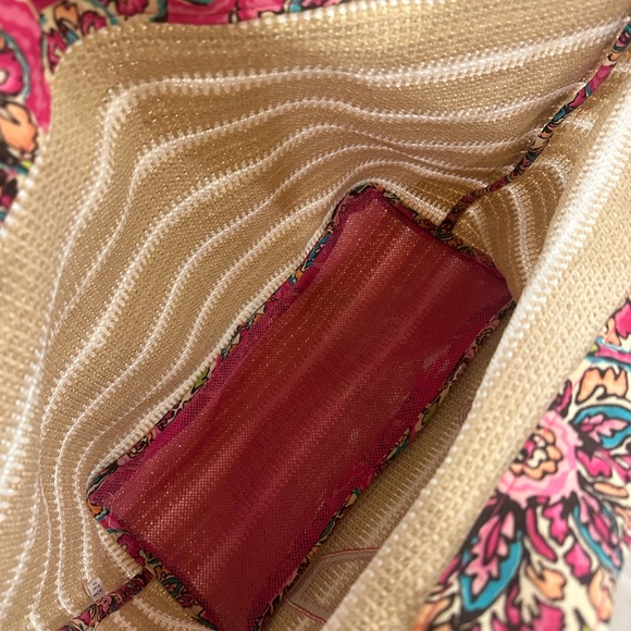 Vera Bradley Beige Tote and Beach Towel with Floral Starfish Design - Picture 7 of 9